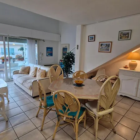 3 Pieces Climatise Avec Terrasse Et Parking, Centre-ville - Fr-1-780-17 * سانت ماكسيم