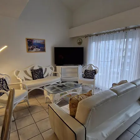 شقة 3 Pieces Climatise Avec Terrasse Et Parking, Centre-ville - Fr-1-780-17