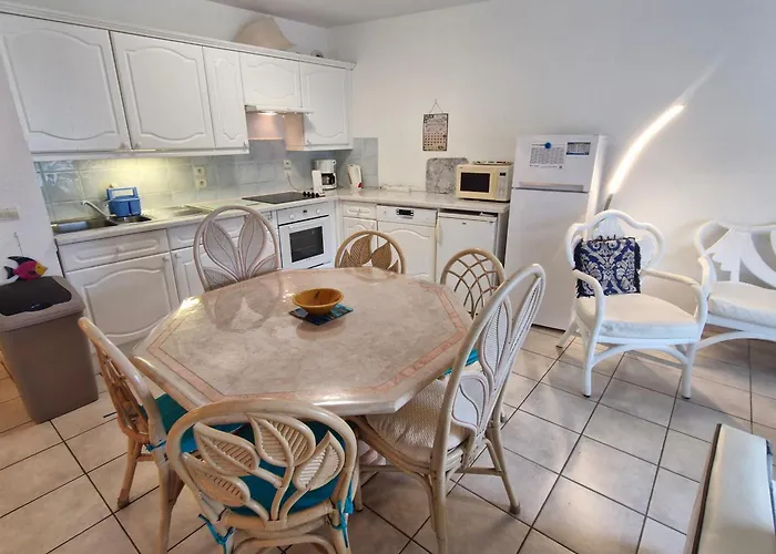 : 3 Pièces, Climatisé, Terrasse, Parking Privatif, Animaux Acceptés - Fr-1-780-17 * Sainte-Maxime