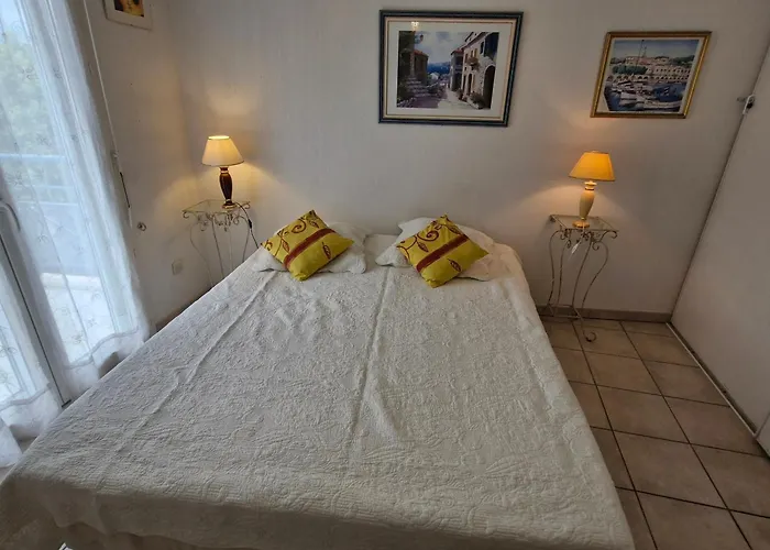 Appartamento : 3 Pièces, Climatisé, Terrasse, Parking Privatif, Animaux Acceptés - Fr-1-780-17 *