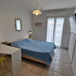 3 Pieces Climatise Avec Terrasse Et Parking, Centre-ville - Fr-1-780-17