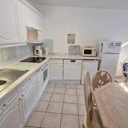 아파트 3 Pieces Climatise Avec Terrasse Et Parking, Centre-ville - Fr-1-780-17
