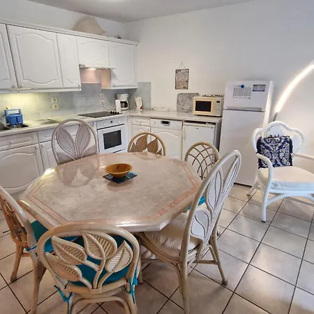 3 Pieces Climatise Avec Terrasse Et Parking, Centre-ville - Fr-1-780-17 * Sainte-Maxime