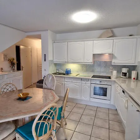 3 Pieces Climatise Avec Terrasse Et Parking, Centre-ville - Fr-1-780-17 Apartment