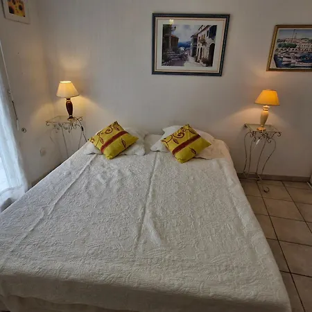 Apartment 3 Pieces Climatise Avec Terrasse Et Parking, Centre-ville - Fr-1-780-17 *