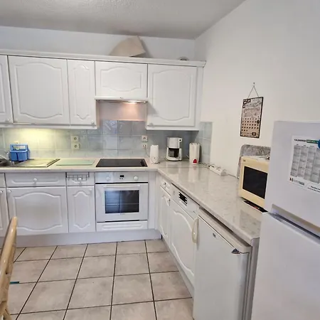 3 Pieces Climatise Avec Terrasse Et Parking, Centre-ville - Fr-1-780-17 Apartment