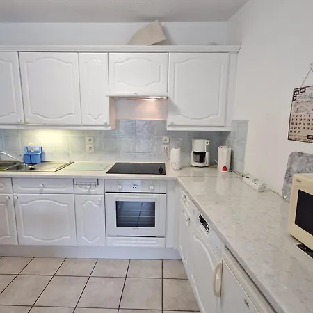 3 Pieces Climatise Avec Terrasse Et Parking, Centre-ville - Fr-1-780-17 Apartment