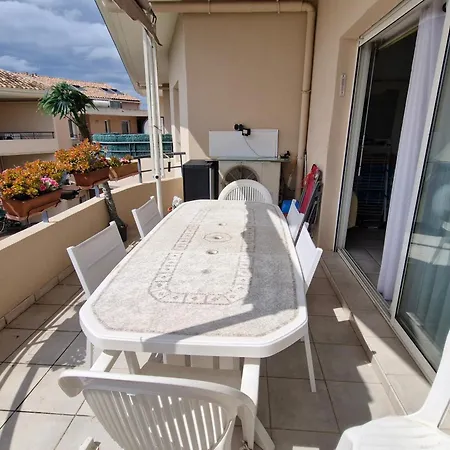 3 Pieces Climatise Avec Terrasse Et Parking, Centre-ville - Fr-1-780-17 * Sainte-Maxime