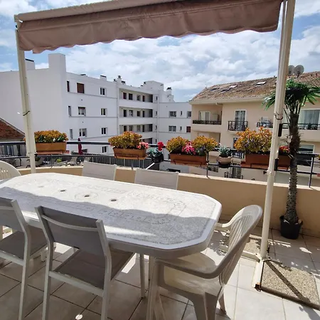 3 Pieces Climatise Avec Terrasse Et Parking, Centre-ville - Fr-1-780-17 Apartment Sainte-Maxime