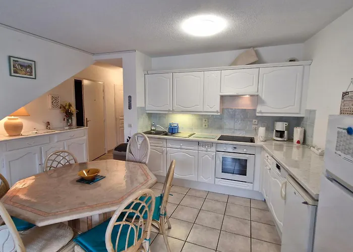 3 Pieces Climatise Avec Terrasse Et Parking, Centre-ville - Fr-1-780-17 Apartment