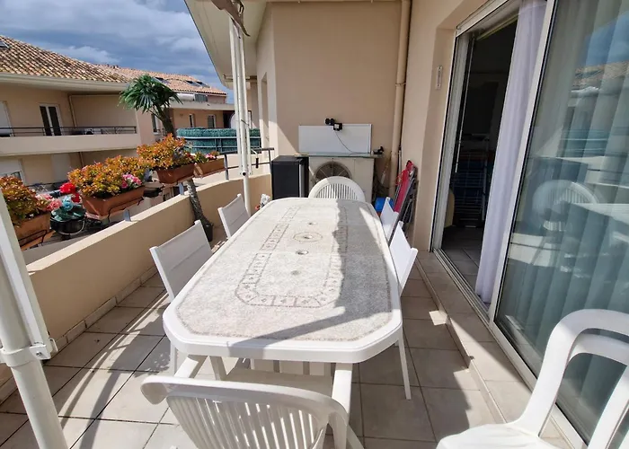 3 Pieces Climatise Avec Terrasse Et Parking, Centre-ville - Fr-1-780-17 * Sainte-Maxime