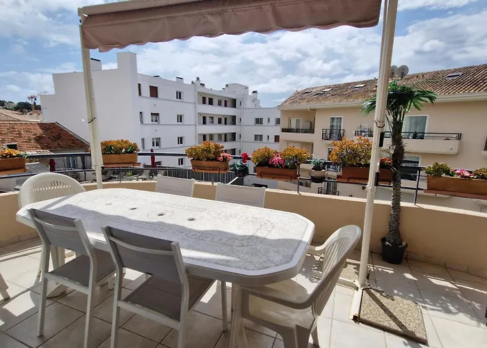 3 Pieces Climatise Avec Terrasse Et Parking, Centre-ville - Fr-1-780-17 Apartment Sainte-Maxime