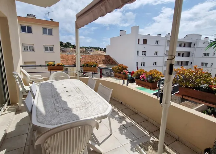Apartment 3 Pieces Climatise Avec Terrasse Et Parking, Centre-ville - Fr-1-780-17 *